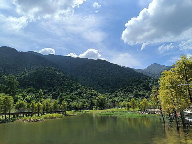 红19地空导弹首展出：一段历史的回顾与技术的展望